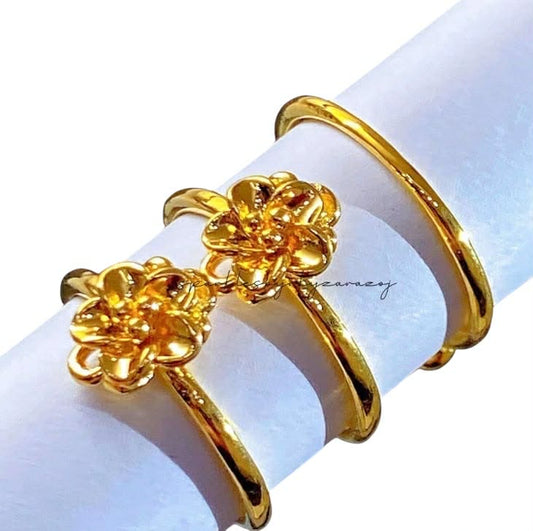 AMPAW/HOLLOW 18k Saudi Gold Flower Ring