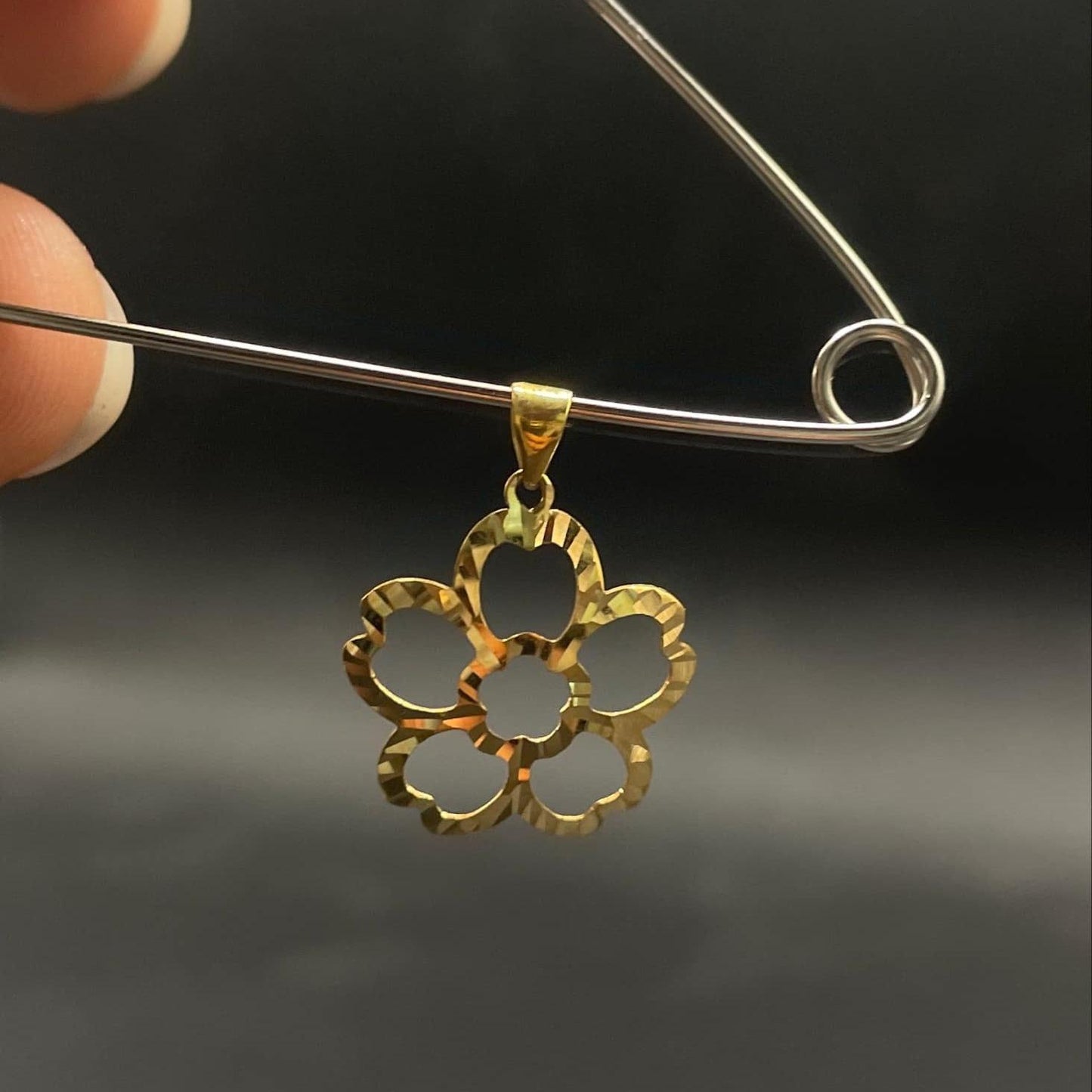 18k Saudi Gold .41g PER GRAM Splash Flower Pendant Solido Pawnable