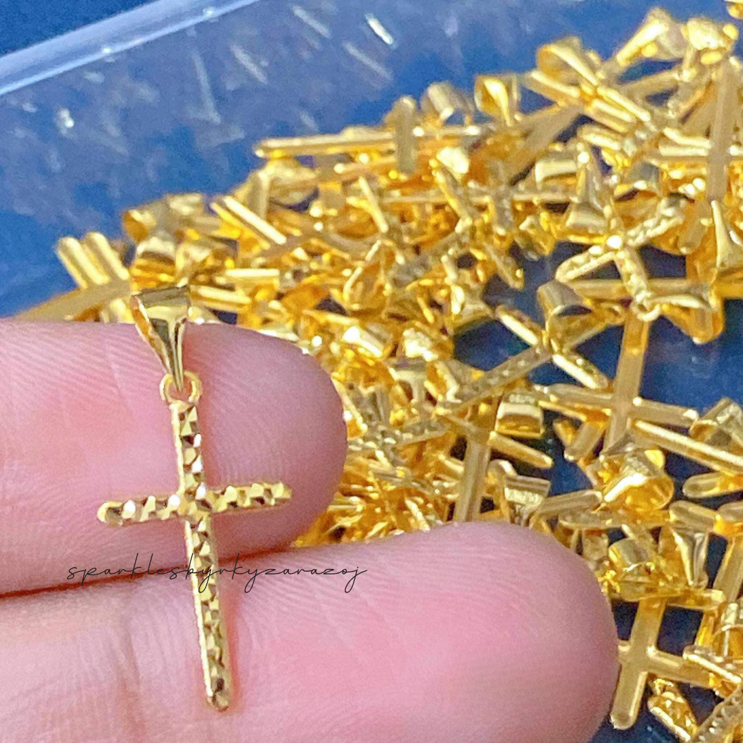 18k Dia Plain Cross Pendant Saudi Gold Lightweight