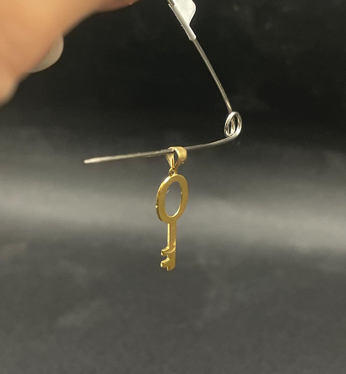 18k Saudi Gold Key Style Pendant Solido Pawnable