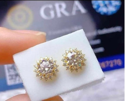 18k Saudi Gold Moissanite Stud Earring
