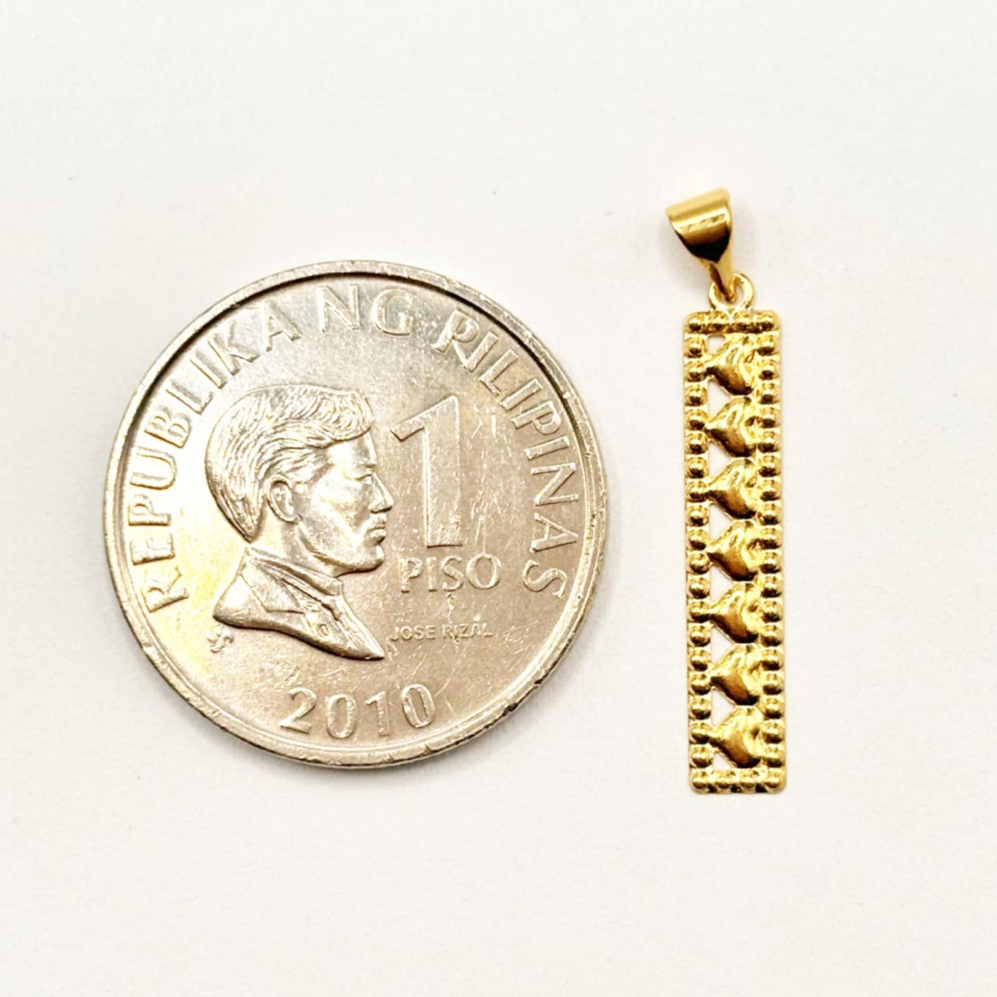 18k Saudi Gold Toblerone Pendant