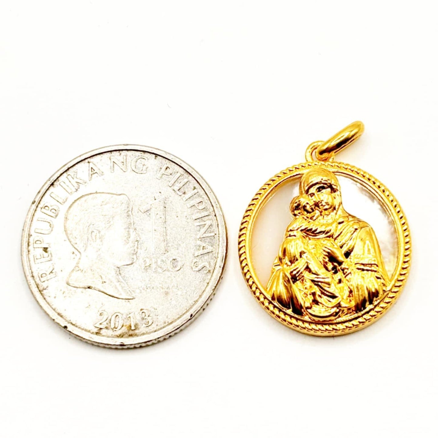 AMPAW/HOLLOW 18k Saudi Gold Round Mother & Child Pendant - SKU-QUZZN32G1
