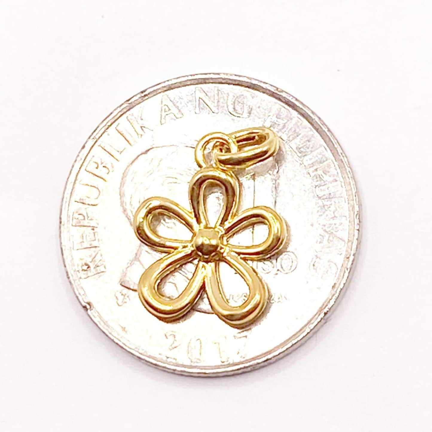 18k Saudi Gold Daisy Pendant AMPAW