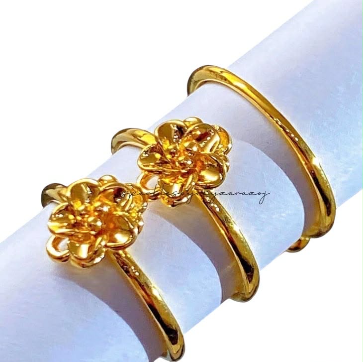 AMPAW/HOLLOW 18k Saudi Gold Flower Ring