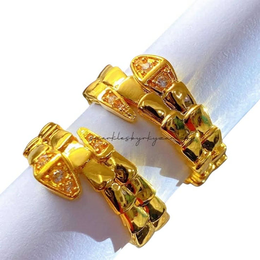 AMPAW/HOLLOW 18k Saudi Gold Serpentine With Diamond Ring