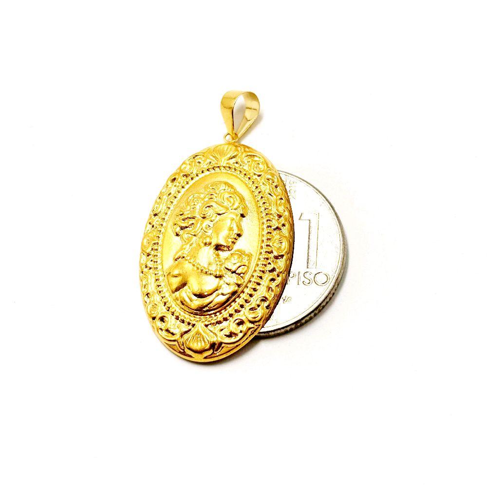 18k Saudi Gold Oval Queen Pendant - SKU-IJX3YH8G