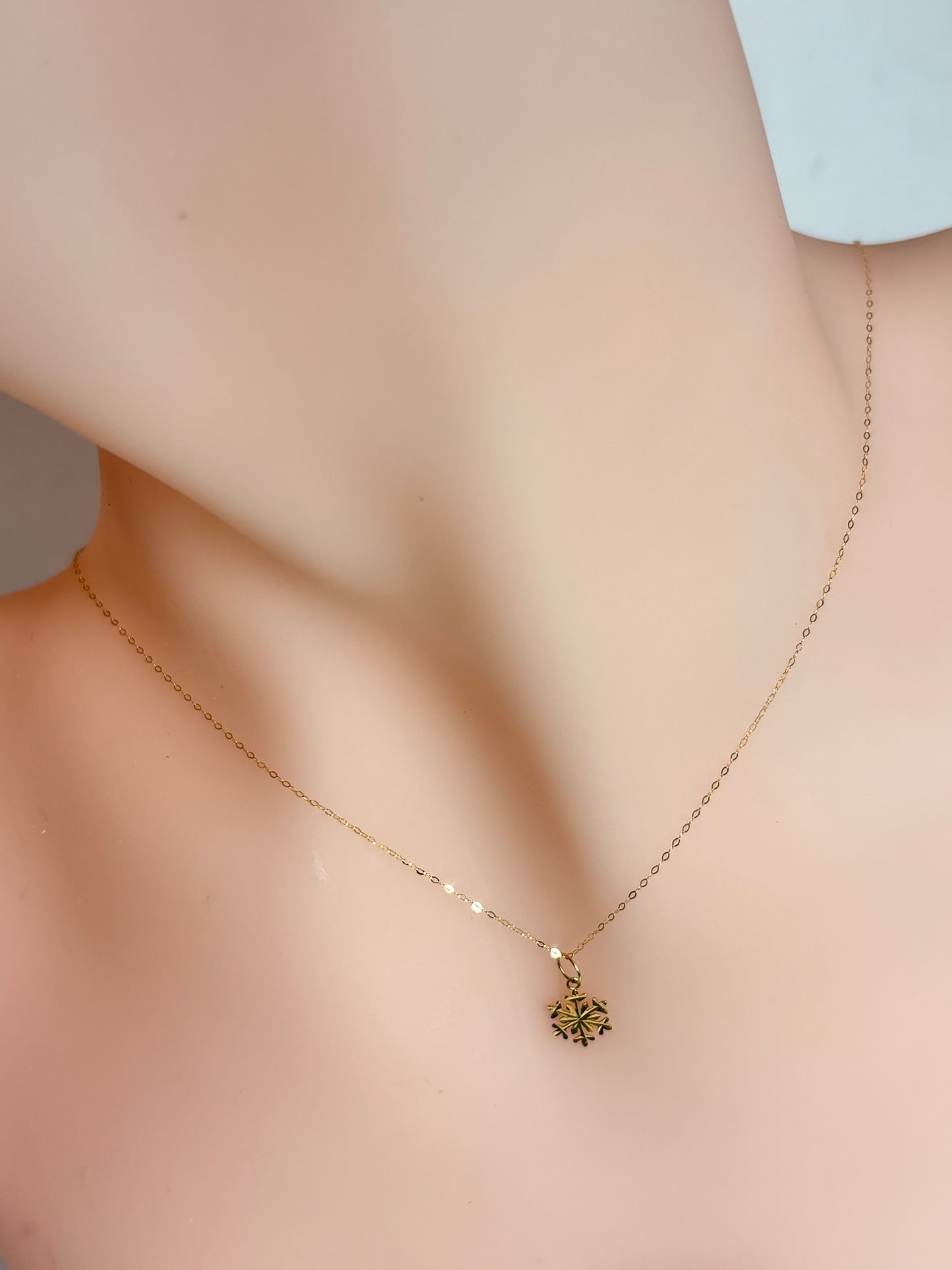 18k Saudi Gold 5mm Snow Flakes Pendant .09 grams - SKU-U3TKJJCC