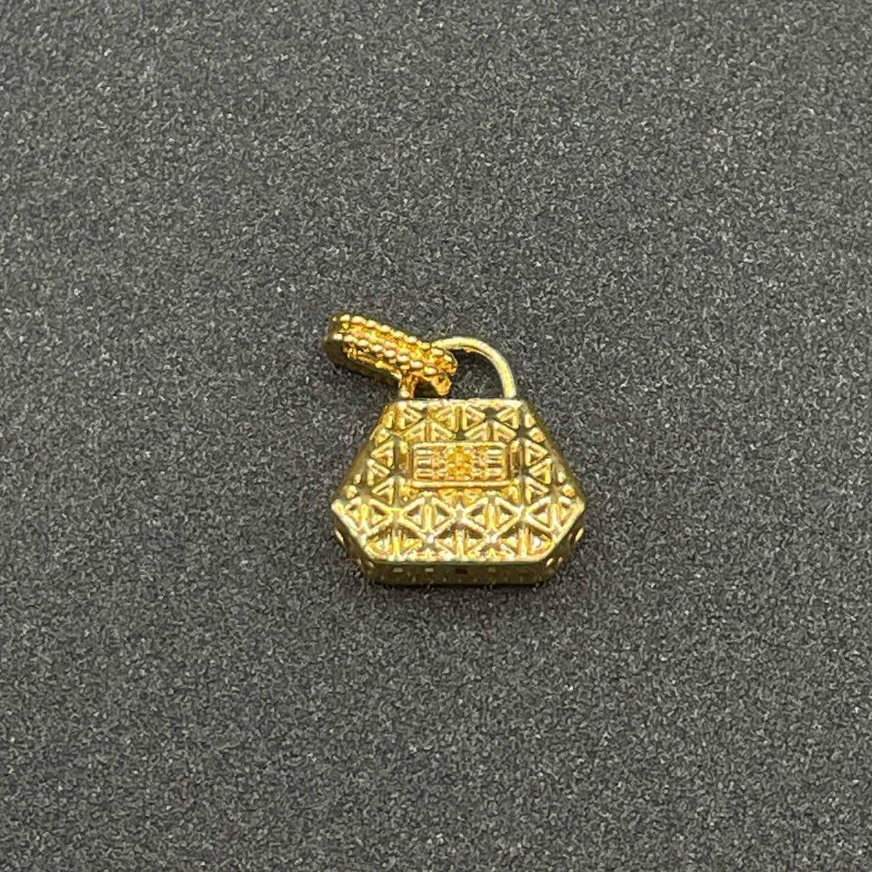 18k Saudi Gold Hexagon Style Bag Pendant Ampaw Pawnable