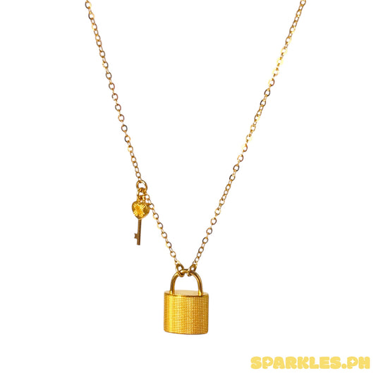 18k Natural Diamond -  Yellow Gold Lock Necklace
