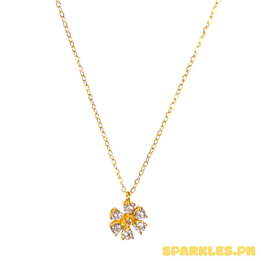 18k Natural Diamond -  Yellow Gold Bloom Centered Necklace