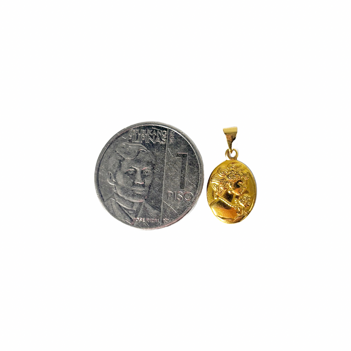 18k Saudi Gold Micro Paperclip Chain 16” + 18k Saudi Gold Queen Elizabeth Oblong Pendant