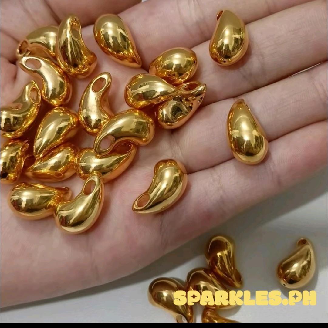 18k Saudi Gold Teardrop Style Pendant Ampaw