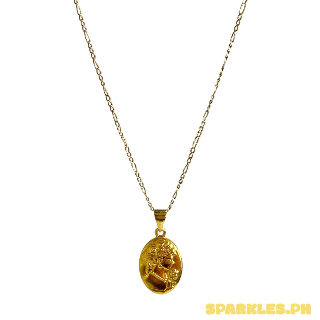 18k Saudi Gold Figaru Chain 16" + 18k Saudi Gold Queen Elizabeth Oblong Pendant