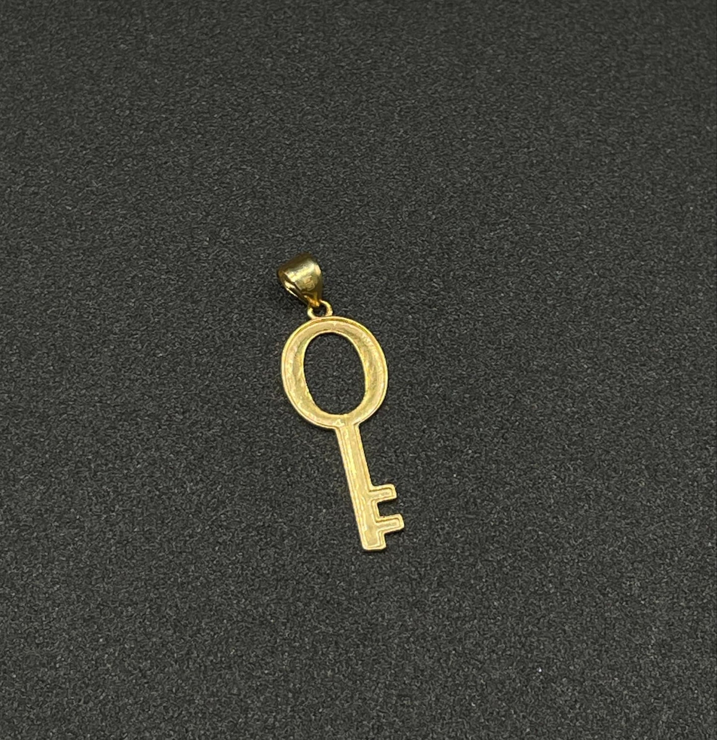 18k Saudi Gold Key Style Pendant Solido Pawnable