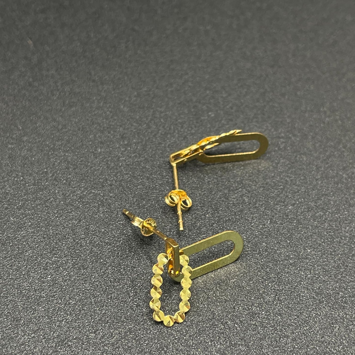 18k Saudi Gold .7g PER GRAM Twin Clip Stud Solido Earrings Pawnable