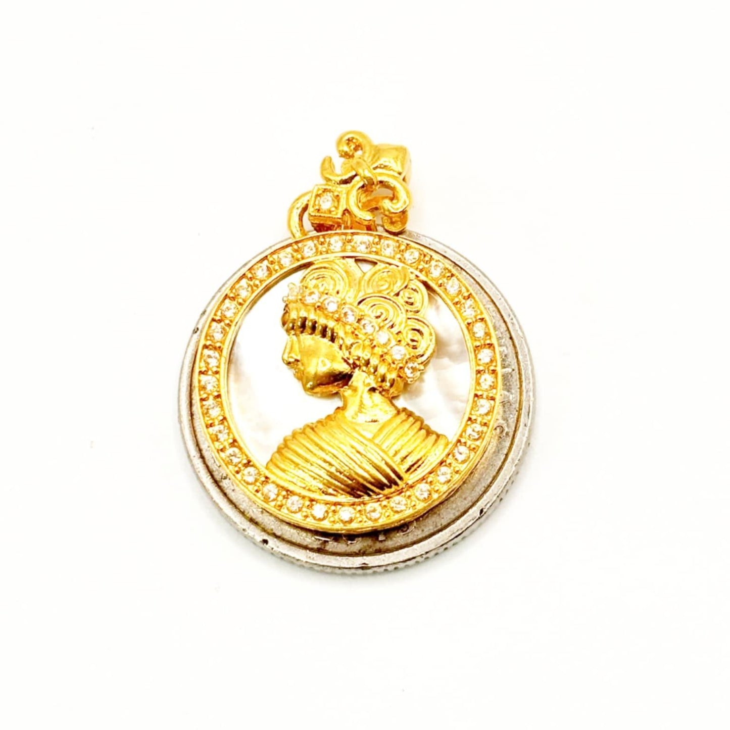 18k Saudi Gold Queen Head Pendant - SKU-R2VYPFL3