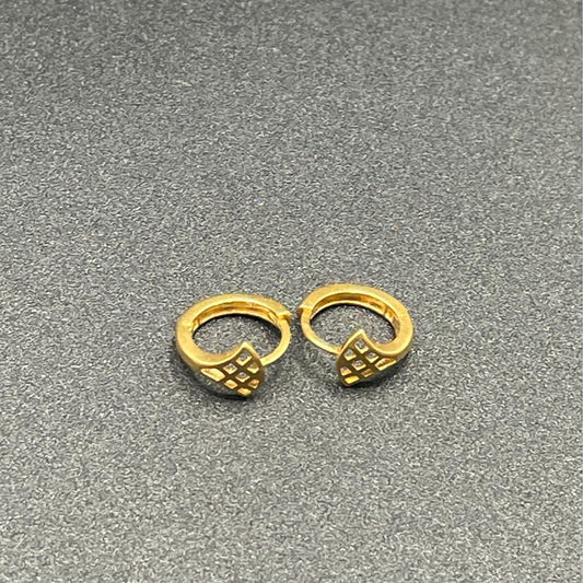 18k Saudi Gold .91 g PER GRAM  Tail Style Earring Solido Pawnable