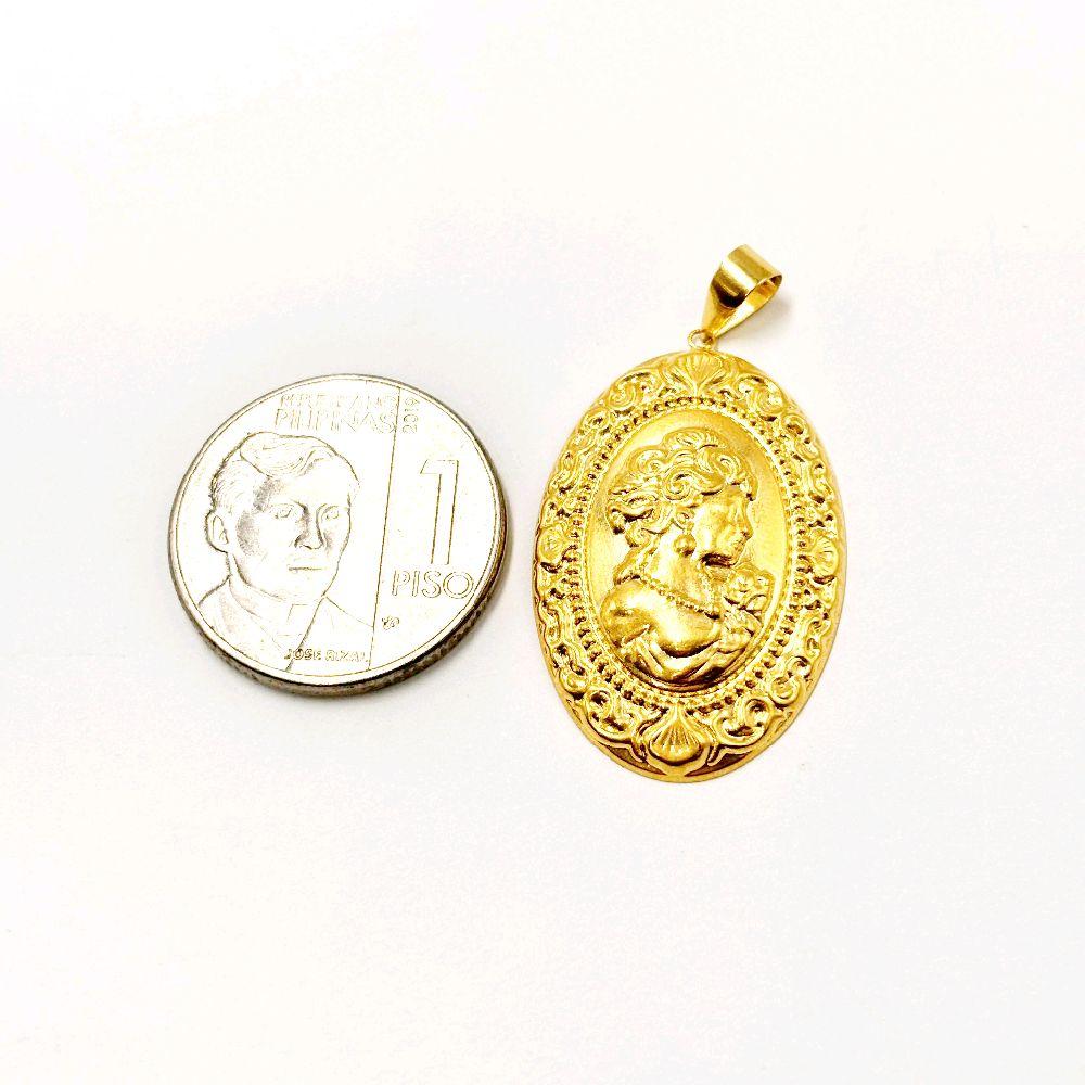18k Saudi Gold Oval Queen Pendant - SKU-IJX3YH8G