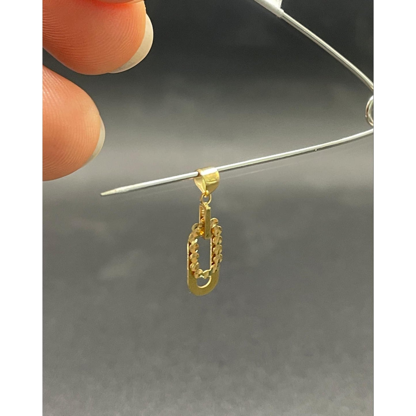18k Saudi Gold .4g Per Gram - Twin Clip Pendant Solido Pawnable