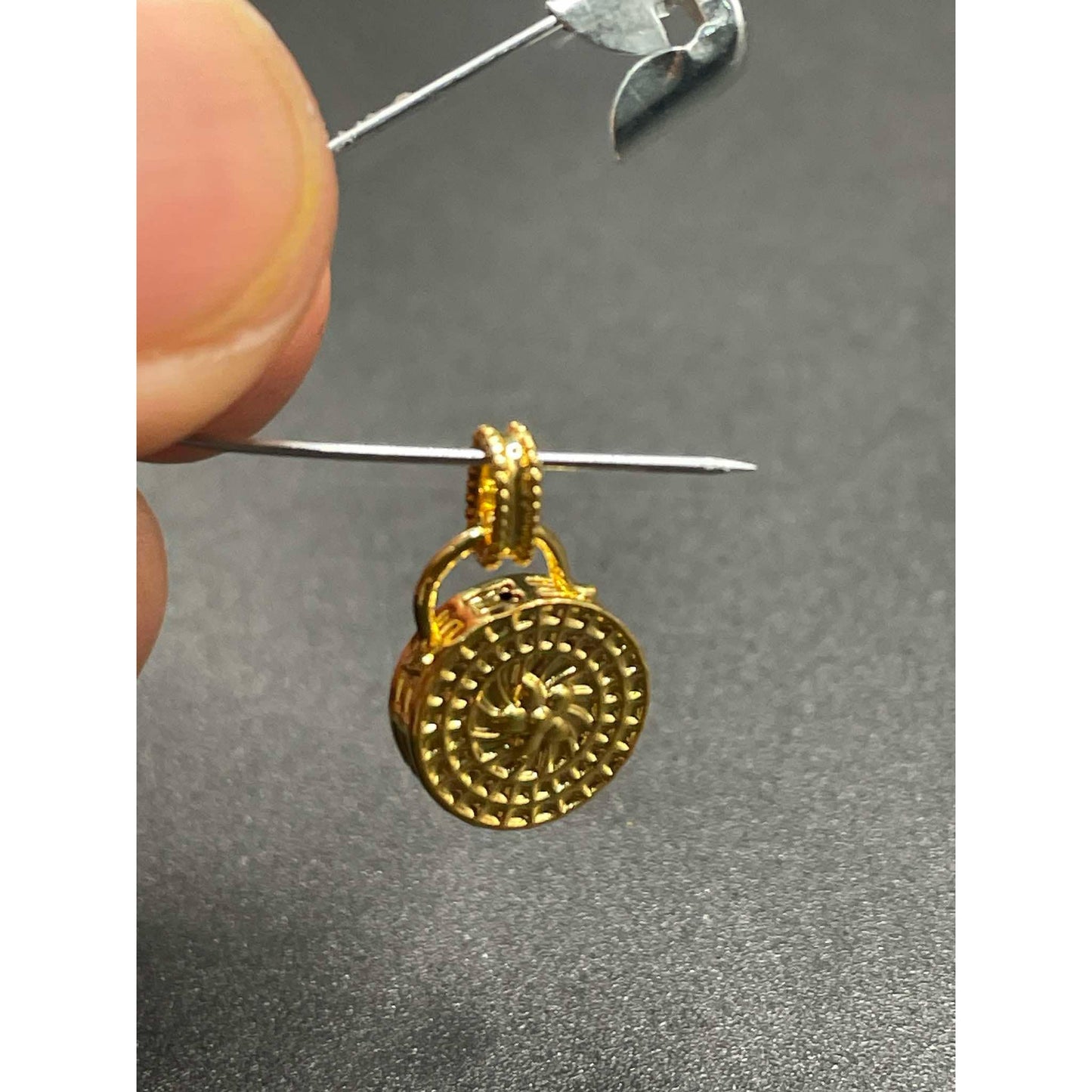 18k Saudi Gold Circle Bag Pendant Ampaw Pawnable