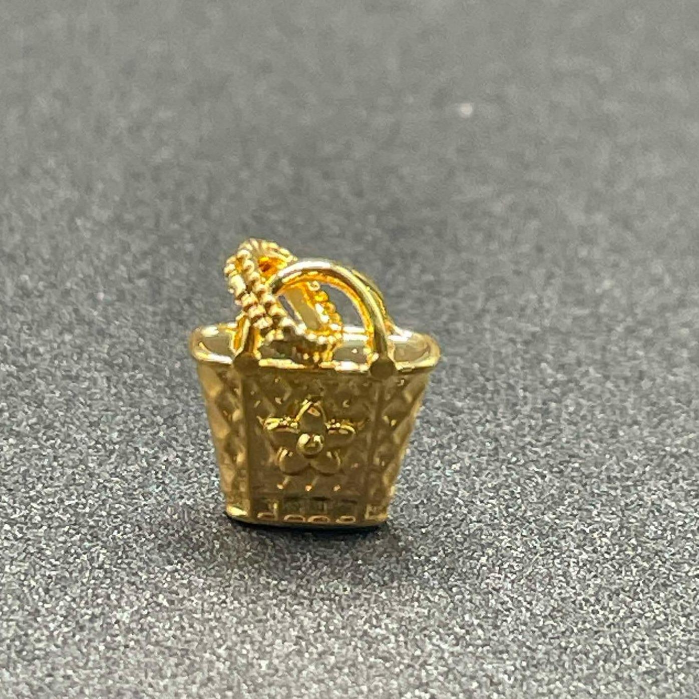 18k Saudi Gold Flower Centered Bag Pendant Ampaw Pawnable - SKU-J7GXR7KY