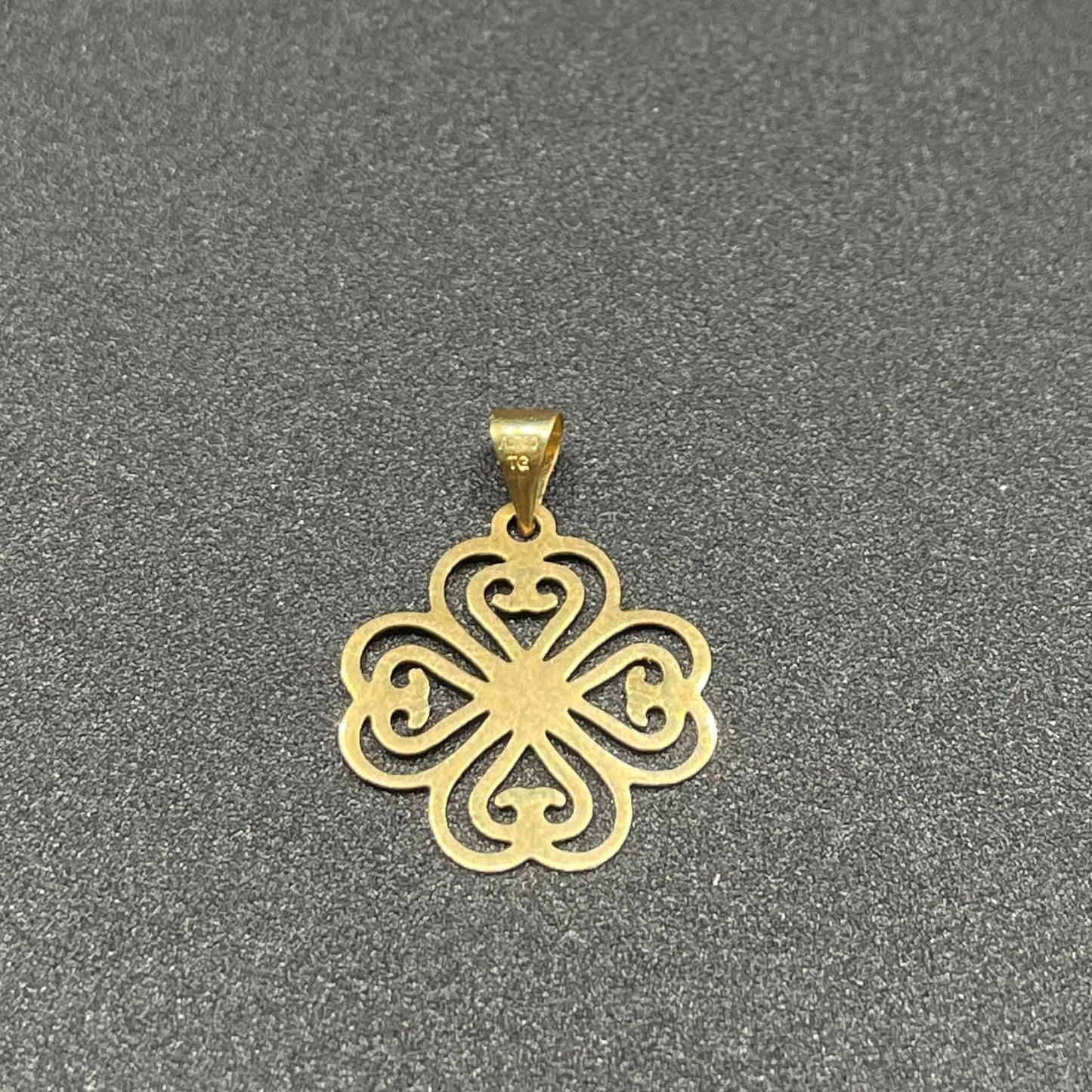 18k Saudi Gold .46g per GRAM Splash Clover Flower Pendant Solido Pawnable