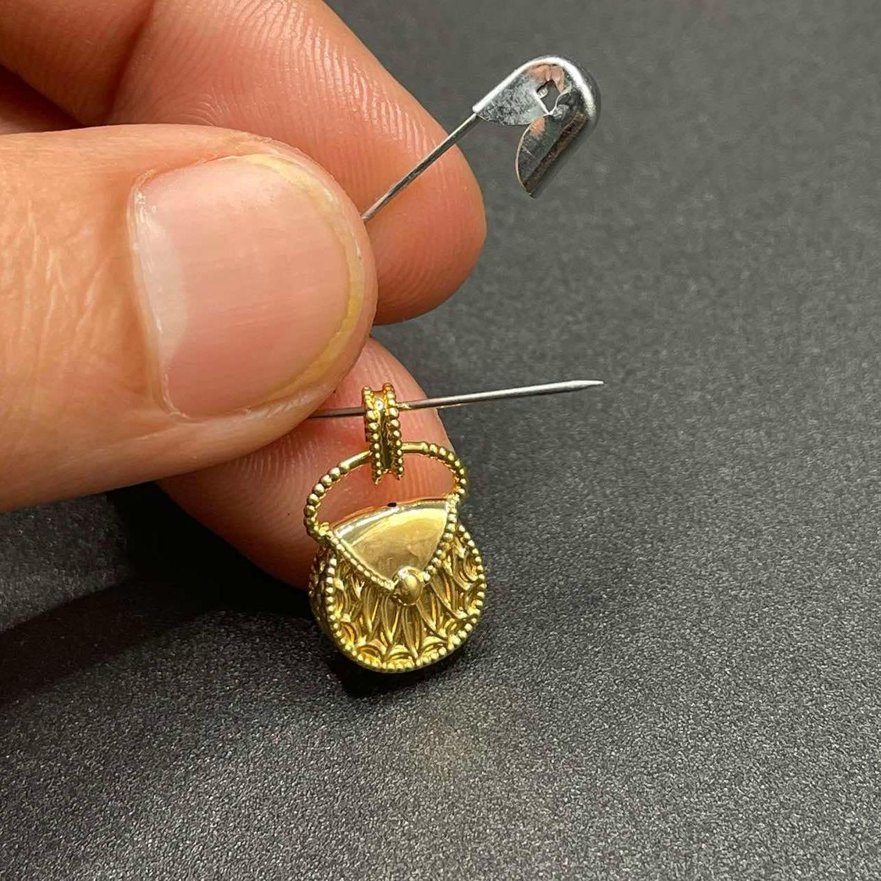 18k Saudi Gold Cleep Bag Pendant Ampaw Pawnable