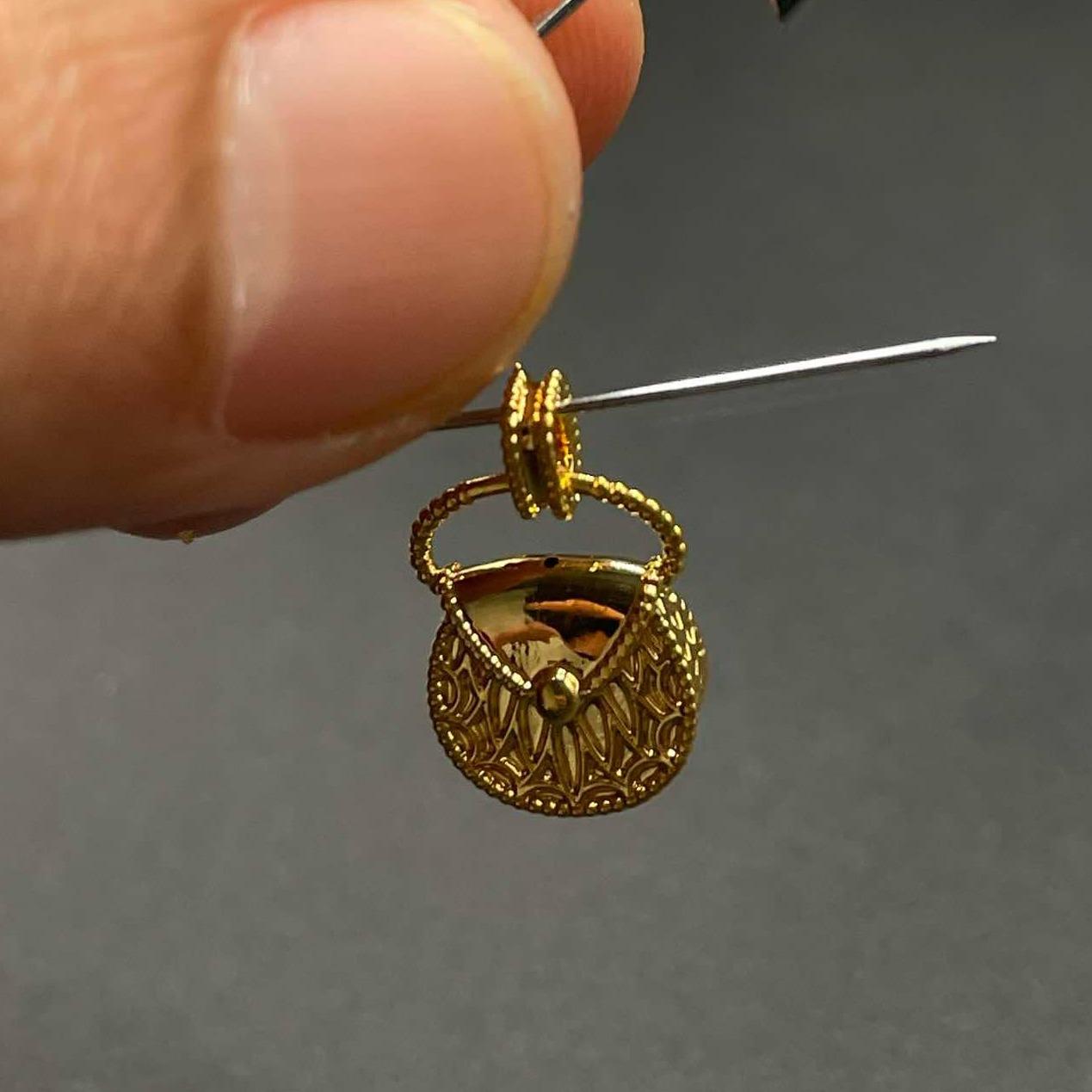 18k Saudi Gold Cleep Bag Pendant Ampaw Pawnable